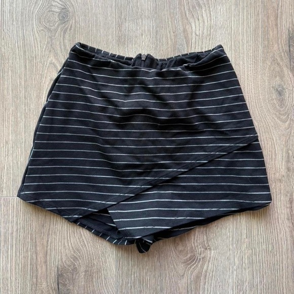 Lulus Dresses & Skirts - Lulus Black Pinstripe Skort Wrap Front Mini Skirt Shorts Size S
